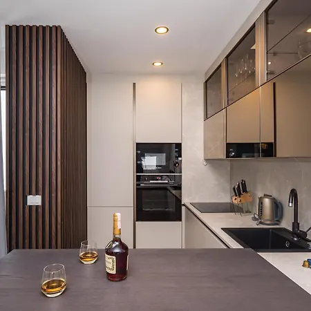 Luxury Apartamento *